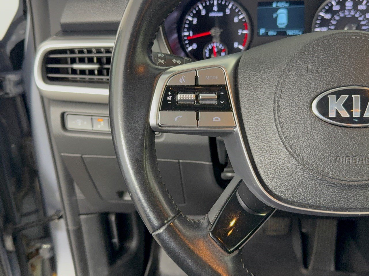 Used 2021 Kia Telluride LX AWD/4WD image 18