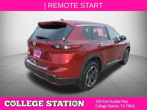 Certified 2025 Nissan Rogue SV FWD image 4