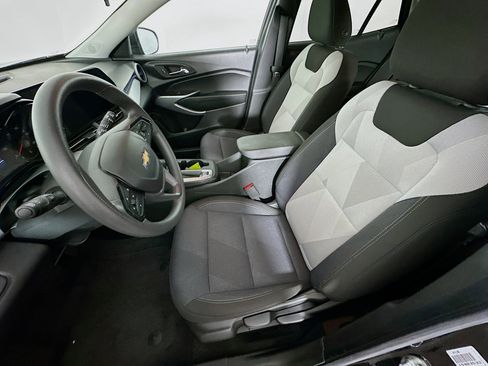 Used 2025 Chevrolet Trax LS image 13