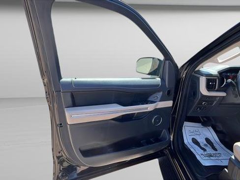 Used 2022 Ford Expedition Limited AWD/4WD image 9
