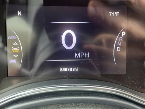 Used 2018 Jeep Grand Cherokee Laredo AWD/4WD image 19