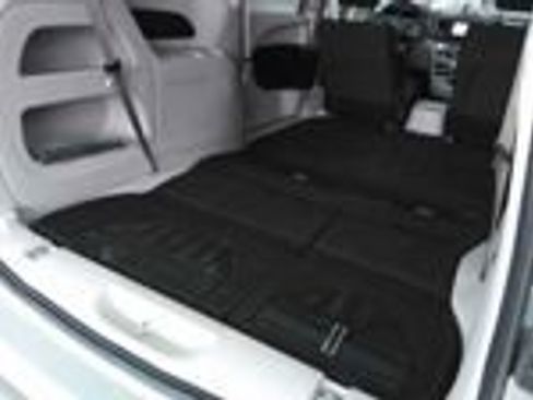 Used 2023 Chrysler Voyager LX image 3