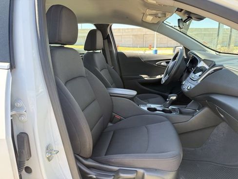 Used 2025 Chevrolet Malibu LT image 31