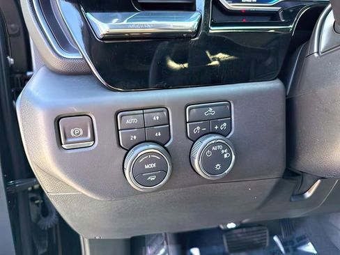 Used 2023 Chevrolet Silverado 1500 LT w/ Z71 Off-Road Package AWD/4WD image 19
