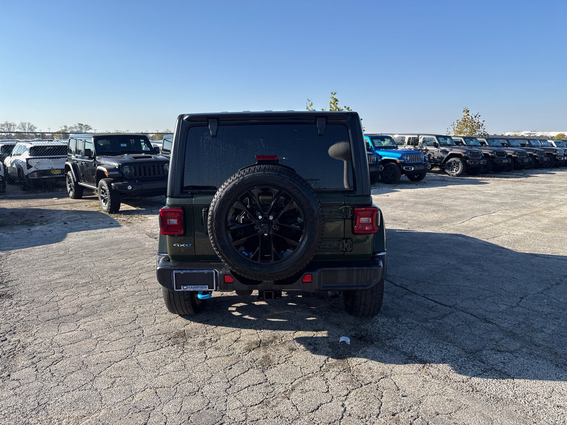 Used 2023 Jeep Wrangler Unlimited Sahara w/ Cold Weather Group AWD/4WD image 7