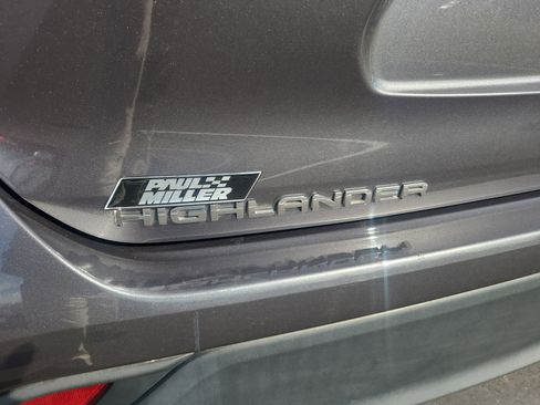 Used 2023 Toyota Highlander L image 30