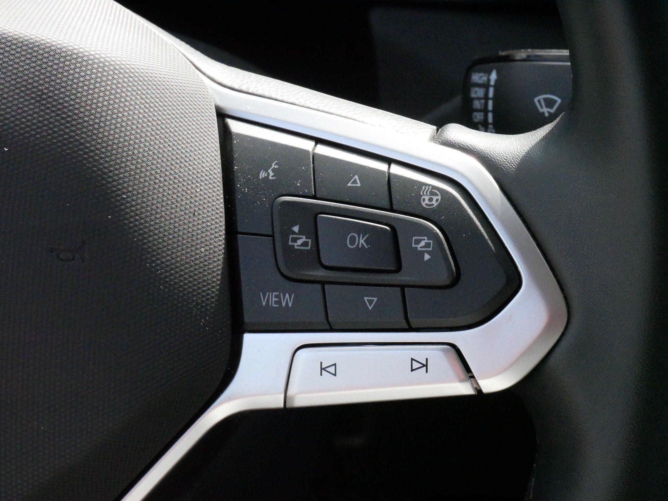 Certified 2025 Volkswagen Taos SE AWD/4WD image 25