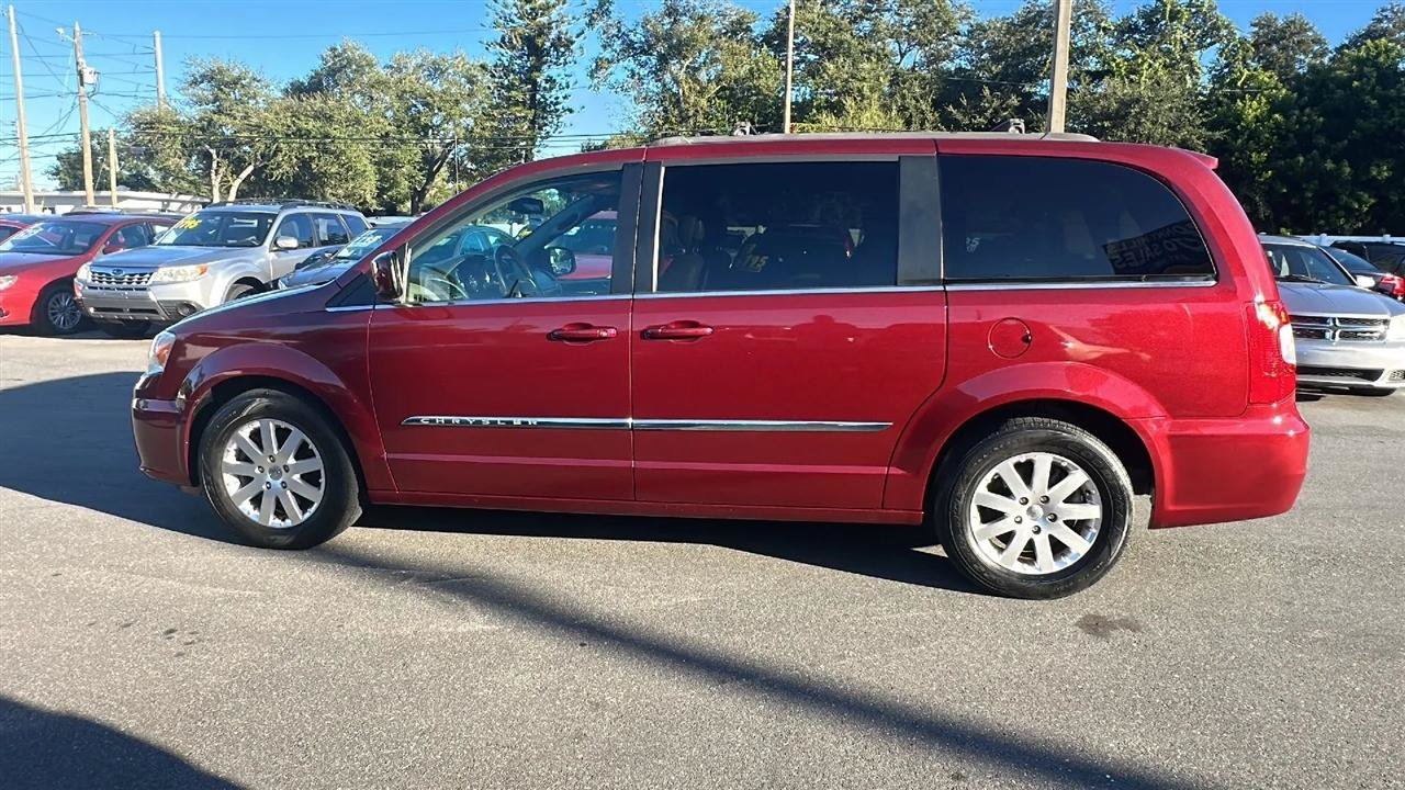 Used 2016 Chrysler Town & Country Touring FWD image 14