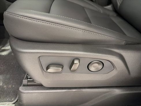 New 2026 Chevrolet Suburban LT image 12