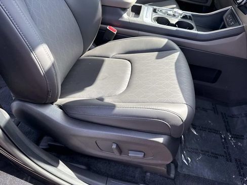 Used 2026 Kia Carnival EX FWD image 10