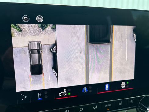 Certified 2025 GMC Canyon Denali AWD/4WD image 31