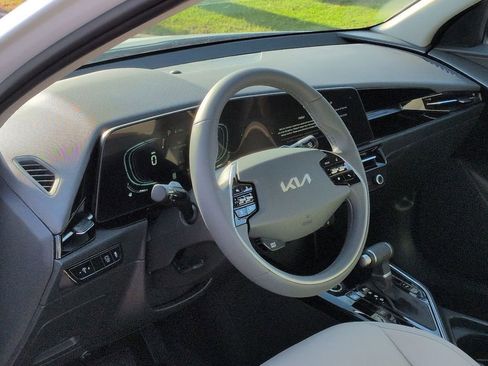 New 2026 Kia Niro EX FWD image 10