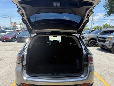 Used 2018 Jeep Compass Latitude w/ Popular Equipment Group AWD/4WD image 18