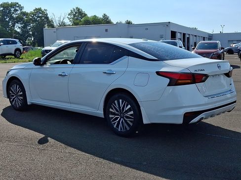 Certified 2023 Nissan Altima 2.5 SV w/ SV Premium Package AWD/4WD image 4