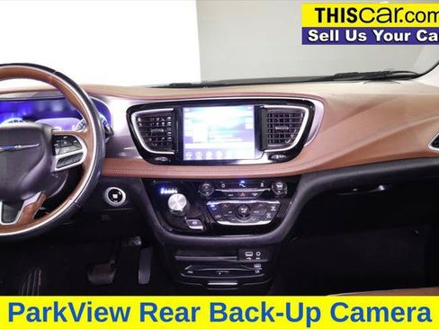 Used 2018 Chrysler Pacifica Limited w/ Tire & Wheel Group FWD image 23