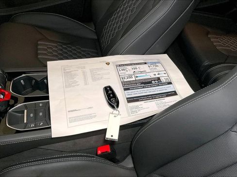 Used 2025 Lamborghini Urus SE image 35