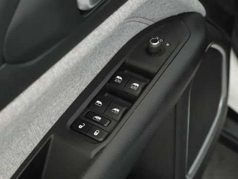 Used 2023 Jeep Compass Latitude AWD/4WD image 7