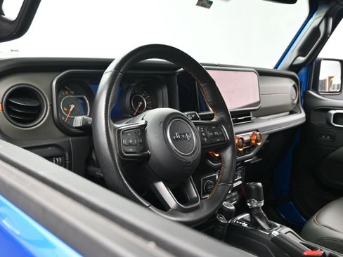 Used 2024 Jeep Gladiator Mojave w/ Technology Group image 16