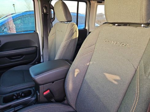 Used 2024 Jeep Wrangler Sahara w/ Technology Group image 9