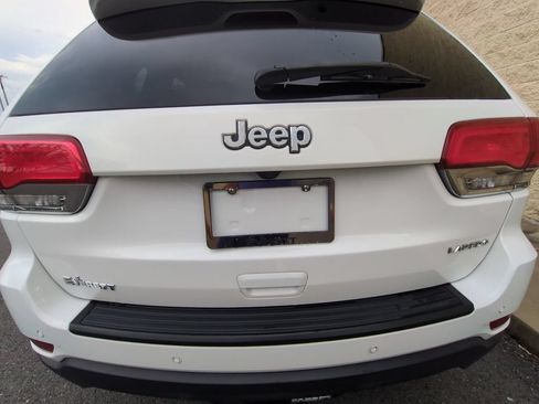Used 2019 Jeep Grand Cherokee Laredo RWD image 28