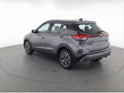 Used 2022 Nissan Kicks SV image 4
