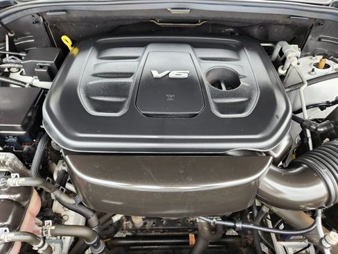 Used 2018 Jeep Grand Cherokee Overland AWD/4WD image 9