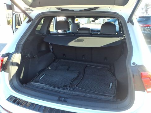 Used 2024 Volkswagen Tiguan SE R-Line image 29