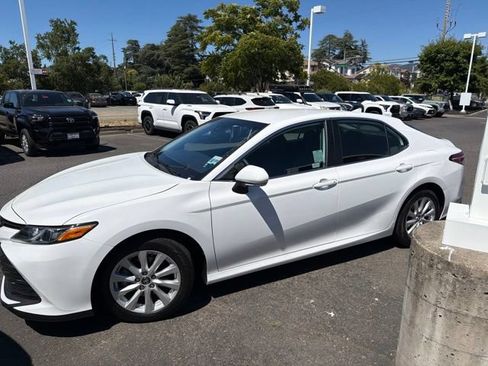 Used 2019 Toyota Camry LE w/ Convenience Package FWD image 14