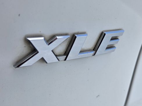 Used 2019 Toyota RAV4 XLE Premium FWD image 10