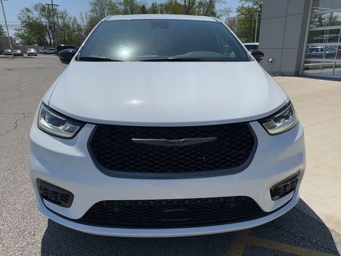 New 2026 Chrysler Pacifica Select FWD image 11