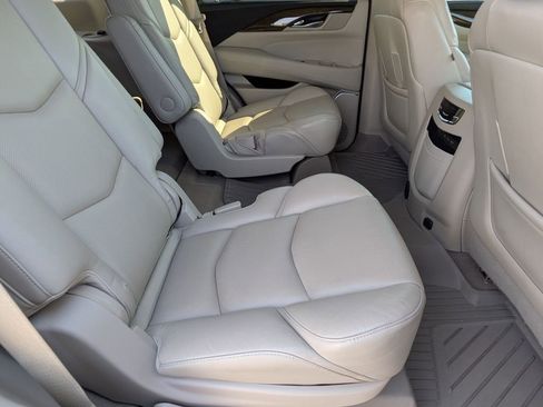 Used 2020 Cadillac Escalade Luxury AWD/4WD image 19