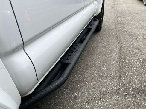 Used 2019 Toyota Tacoma TRD Sport w/ Technology Package image 8