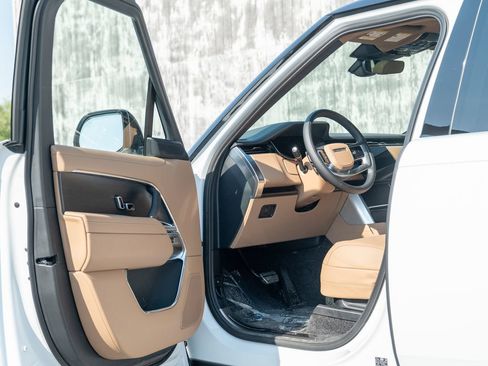 New 2026 Land Rover Range Rover Long Wheelbase SE AWD/4WD image 10