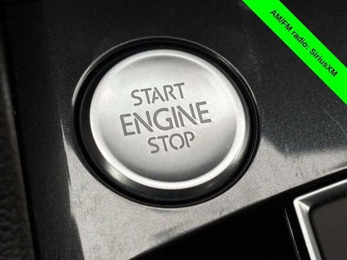 Used 2020 Volkswagen Tiguan SE image 13