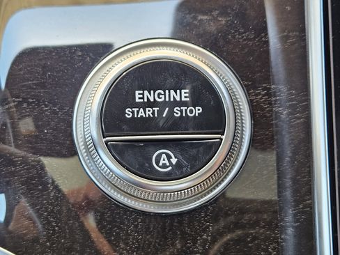 Used 2025 Mercedes-Benz GLC 300 image 22