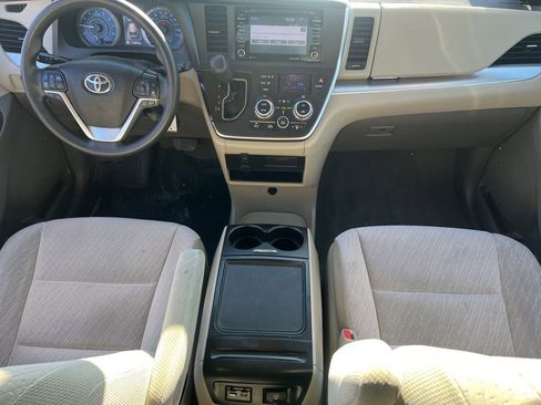 Used 2019 Toyota Sienna LE image 15