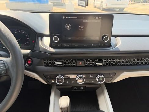 Used 2025 Honda Accord SE image 12