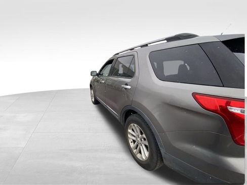 Used 2012 Ford Explorer XLT w/ Class III Trailer Tow Pkg image 6