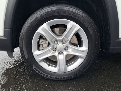 Used 2023 Jeep Compass Latitude image 10