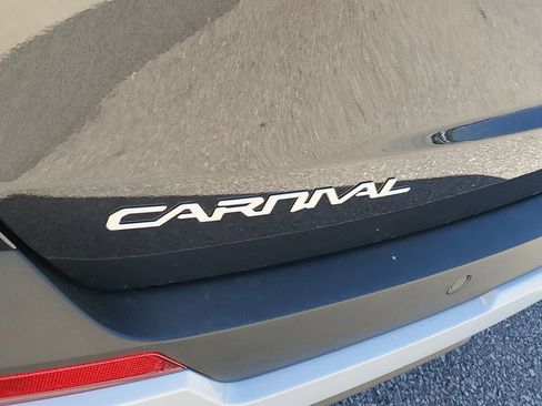 New 2026 Kia Carnival EX FWD image 28