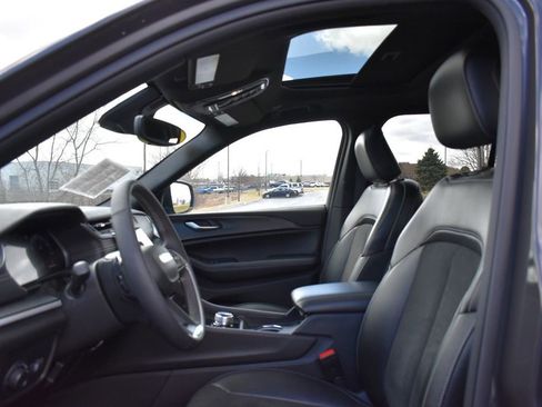 Used 2024 Jeep Grand Cherokee Altitude image 16