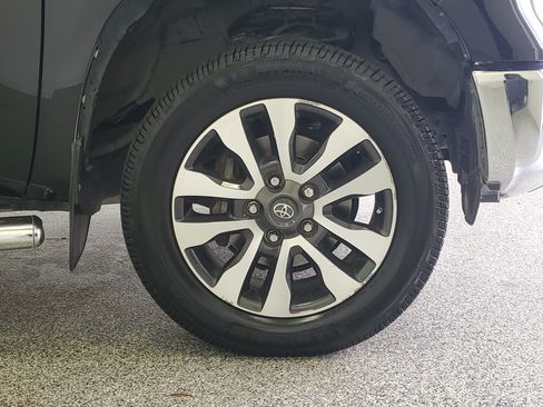 Used 2019 Toyota Tundra Limited w/ Limited Premium Package RWD image 11