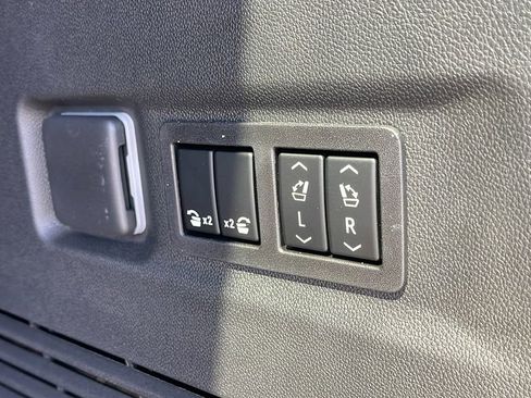 New 2026 GMC Yukon XL AT4 AWD/4WD image 28