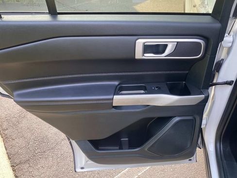 Used 2023 Ford Explorer XLT w/ Equipment Group 202A RWD image 10
