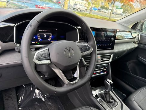 New 2025 Volkswagen Taos SE image 6
