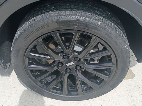 Used 2022 Cadillac XT4 Sport w/ LPO, ONYX Package FWD image 23