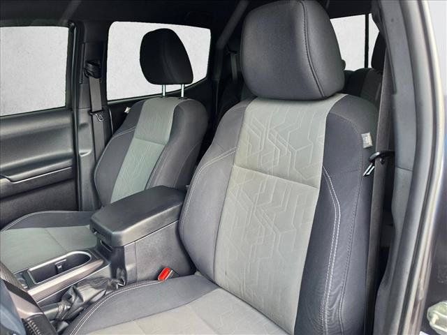 Used 2020 Toyota Tacoma TRD Off-Road w/ Technology Package AWD/4WD image 18