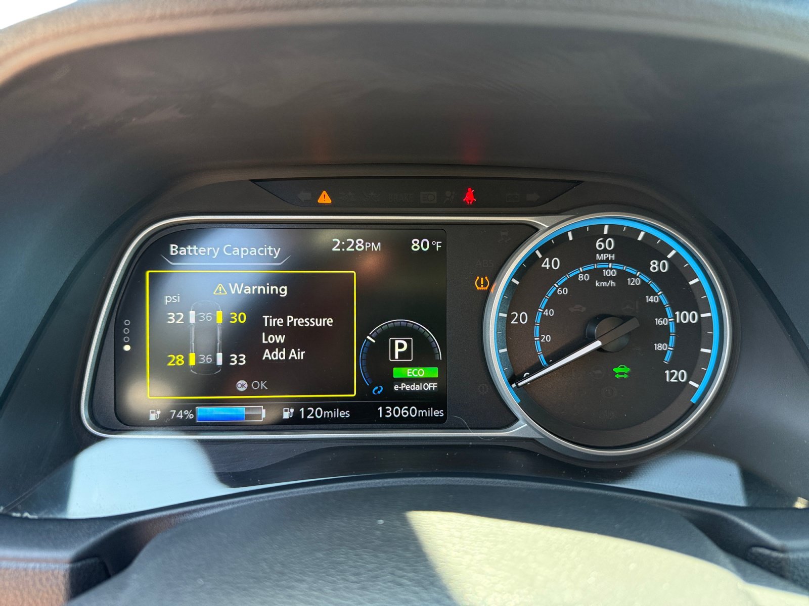 Used 2025 Nissan Leaf S FWD image 11