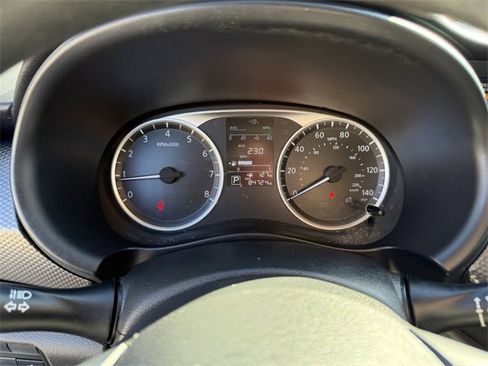 Used 2020 Nissan Kicks S image 19