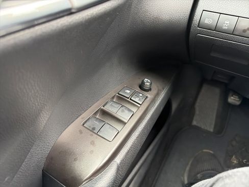 Used 2024 Toyota Camry SE image 17